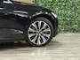 Volvo V60 T6 AWD Recharge Ultimate Bright Long Range | Schuifdak | Stoelventilatie | Head-Up Display | Harman Kardon | Stoelmassage | Adaptieve Cruise Control | Stoelverwarming voor+achter | Stuurwielverwarming | Full LED Meesturende koplampen | Pilot Assist | BLIS Dode Hoek Detectie | Elektrische voorstoelen geheugen | Nappa Lederen bekleding | Zitting verlenging voorstoelen | Lederen Dashboard | 18 Inch | Google Infotainment | Keyless Drive | Parkeersensoren voor+achter | Privacy Glass | Elektrisch bedienbare achterklep | DAB Radio | Apple Carplay/Android Auto | Volvo On Call met mobiele App functie | Onyx Black Metallic |