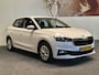 Skoda Fabia 1.0 TSI AMBITION CRUISE CONTROL AIRCO APPLE CARPLAY/ANDROID BLUETOOTH TELEFOON RIJSTROOKSENSOREN 15" LICHTMETALEN VELGEN PDC ZEER MOOI !!