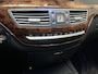 Mercedes-Benz S-klasse 500 LANG LORINSER V8 388 PK YOUNGTIMER ! LUCHTVERING NAVIGATIE BLUETOOTH HARMAN KARDON STOELVERWARMING PANORAMA SCHUIFKANTELDAK ELEKTRISCHE STOEL VOOR EN ACHTER ACHTERUITRIJCAMERA ZEER MOOI !!!