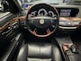 Mercedes-Benz S-klasse 500 LANG LORINSER V8 388 PK YOUNGTIMER ! LUCHTVERING NAVIGATIE BLUETOOTH HARMAN KARDON STOELVERWARMING PANORAMA SCHUIFKANTELDAK ELEKTRISCHE STOEL VOOR EN ACHTER ACHTERUITRIJCAMERA ZEER MOOI !!!