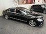 Mercedes-Benz S-klasse 500 LANG LORINSER V8 388 PK YOUNGTIMER ! LUCHTVERING NAVIGATIE BLUETOOTH HARMAN KARDON STOELVERWARMING PANORAMA SCHUIFKANTELDAK ELEKTRISCHE STOEL VOOR EN ACHTER ACHTERUITRIJCAMERA ZEER MOOI !!!