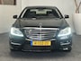 Mercedes-Benz S-klasse 500 LANG LORINSER V8 388 PK YOUNGTIMER ! LUCHTVERING NAVIGATIE BLUETOOTH HARMAN KARDON STOELVERWARMING PANORAMA SCHUIFKANTELDAK ELEKTRISCHE STOEL VOOR EN ACHTER ACHTERUITRIJCAMERA ZEER MOOI !!!