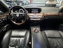 Mercedes-Benz S-klasse 500 LANG LORINSER V8 388 PK YOUNGTIMER ! LUCHTVERING NAVIGATIE BLUETOOTH HARMAN KARDON STOELVERWARMING PANORAMA SCHUIFKANTELDAK ELEKTRISCHE STOEL VOOR EN ACHTER ACHTERUITRIJCAMERA ZEER MOOI !!!