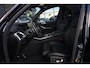 BMW X5 xDrive50e M Sport | 495PK | PANO | BMW X5 xDrive50e M Sport 495 PK Plug-in Hybrid met 3.0 zescilinder benzinemotor en 8-traps automatische transmissie, voorzien van een elektrisch panoramadak, luxe lederen bekleding, Head-Up D