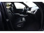 BMW X5 xDrive50e M Sport | 495PK | PANO | BMW X5 xDrive50e M Sport 495 PK Plug-in Hybrid met 3.0 zescilinder benzinemotor en 8-traps automatische transmissie, voorzien van een elektrisch panoramadak, luxe lederen bekleding, Head-Up D