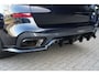 BMW X5 xDrive50e M Sport | 495PK | PANO | BMW X5 xDrive50e M Sport 495 PK Plug-in Hybrid met 3.0 zescilinder benzinemotor en 8-traps automatische transmissie, voorzien van een elektrisch panoramadak, luxe lederen bekleding, Head-Up D
