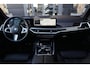 BMW X5 xDrive50e M Sport | 495PK | PANO | BMW X5 xDrive50e M Sport 495 PK Plug-in Hybrid met 3.0 zescilinder benzinemotor en 8-traps automatische transmissie, voorzien van een elektrisch panoramadak, luxe lederen bekleding, Head-Up D