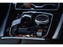 BMW X5 xDrive50e M Sport | 495PK | PANO | BMW X5 xDrive50e M Sport 495 PK Plug-in Hybrid met 3.0 zescilinder benzinemotor en 8-traps automatische transmissie, voorzien van een elektrisch panoramadak, luxe lederen bekleding, Head-Up D