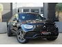 Mercedes-Benz GLC Coupe 300e 4MATIC AMG | PHEV | 320PK | Virtual Cockpit | Camera | 19'' | Een bijzonder fraaie combinatie van sportiviteit, luxe en efficiëntie. Deze Mercedes-Benz GLC Coupé 300e 4MATIC is uitgevoerd in de populaire AMG Line en combineert het elegante Coupé-design
