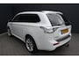 Mitsubishi Outlander 2.0 PHEV instyle -TREKHAAK - PDC - SCHUIFKANTELDAK - NAVIGATIE