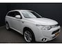 Mitsubishi Outlander 2.0 PHEV instyle -TREKHAAK - PDC - SCHUIFKANTELDAK - NAVIGATIE