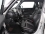 MINI Cooper 5-Deurs 1.5 Business Edition | Leder | Cruise control | Head-up | Camera | Park assist | Carplay | Climate control | 17" velgen