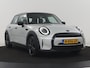 MINI Cooper 5-Deurs 1.5 Business Edition | Leder | Cruise control | Head-up | Camera | Park assist | Carplay | Climate control | 17" velgen