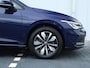 Volkswagen Golf 1.0 eTSI Life Business 110pk DSG | Trekhaak | Cruise control | Camera | LED | Keyless | Navigatie | Lichtmetalen velgen | Climate control | Stoel- en Stuurverwarming |