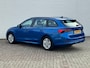 Skoda Octavia Combi 1.0 e-TSI Ambition Automaat ElectrTrekhaak Clima Carplay Navi Digitaal Dash Sfeerverlichting All-Season banden