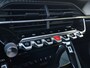 Peugeot e-2008 EV GT 50 kWh 95,7% Soh | Panoramadak | Trekhaak afneembaar | Camera | Parkeersensoren | Full map navigatie | Carplay/android auto |