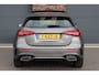 Mercedes-Benz A-klasse 250 e AMG Line | Facelift | Panoramadak | Sfeerverlichting | Camera | Zitcomfortpakket | Keyless Go | Stoelverwarming | Widescreen |