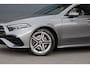 Mercedes-Benz A-klasse 250 e AMG Line | Facelift | Panoramadak | Sfeerverlichting | Camera | Zitcomfortpakket | Keyless Go | Stoelverwarming | Widescreen |
