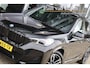 BMW iX1 (u11) XDRIVE30 313PK M-SPORT SHADOW LINE Panodak | Trekhaak | Navi | Adapt.Onderstel | Comfort Acces | Head Up | Harman Kardon | 19 Inch Lm |