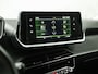 Peugeot 2008 1.2 PureTech Allure Pack Automaat (VIRTUAL COCKPIT, APPLE CARPLAY, GROOT NAVI, 360 CAMERA, STOELVERWARMING, SPORTSTOELEN, LEDER, GETINT GLAS, ADAPTIVE CRUISE, NIEUWSTAAT)