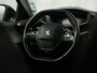 Peugeot 2008 1.2 PureTech Allure Pack Automaat (VIRTUAL COCKPIT, APPLE CARPLAY, GROOT NAVI, 360 CAMERA, STOELVERWARMING, SPORTSTOELEN, LEDER, GETINT GLAS, ADAPTIVE CRUISE, NIEUWSTAAT)