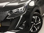 Peugeot 2008 1.2 PureTech Allure Pack Automaat (VIRTUAL COCKPIT, APPLE CARPLAY, GROOT NAVI, 360 CAMERA, STOELVERWARMING, SPORTSTOELEN, LEDER, GETINT GLAS, ADAPTIVE CRUISE, NIEUWSTAAT)