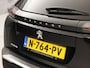 Peugeot 2008 1.2 PureTech Allure Pack Automaat (VIRTUAL COCKPIT, APPLE CARPLAY, GROOT NAVI, 360 CAMERA, STOELVERWARMING, SPORTSTOELEN, LEDER, GETINT GLAS, ADAPTIVE CRUISE, NIEUWSTAAT)