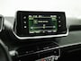 Peugeot 2008 1.2 PureTech Allure Pack Automaat (VIRTUAL COCKPIT, APPLE CARPLAY, GROOT NAVI, 360 CAMERA, STOELVERWARMING, SPORTSTOELEN, LEDER, GETINT GLAS, ADAPTIVE CRUISE, NIEUWSTAAT)