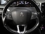 Peugeot 208 1.2 110PK Allure | AUTOMAAT | AppleCarplay/AndroidAuto | Panoramadak | Armsteun | Parkeersensoren | FULL LED | Navigatie | Lederen Stuurwiel | Camera | Climate Control | Cruise Control | 16" LMV | Isofix | Privacy Glass |