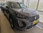 Peugeot e-2008 EV GT 54 kWh | Fase 3 laden | SOH 96,56% | Panorama/schuifdak | Massage | Luxe stoelen | Navigatie | Camera voor + achter |