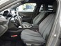 Peugeot e-2008 EV Allure Avantage 54 kWh | Fase 3 laden | SOH 98% | Navigatie | Camera voor + achter | Apple carplay | 14.000km | NL auto |