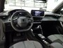 Peugeot e-2008 EV Allure Avantage 54 kWh | Fase 3 laden | SOH 98% | Navigatie | Camera voor + achter | Apple carplay | 14.000km | NL auto |