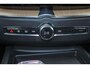 Volvo XC60 T6 Recharge AWD Ultra Dark - Luchtvering - Panorama/schuifdak - IntelliSafe Assist & Surround - 360º Camera - Harman/Kardon audio - Adaptieve LED koplampen - Verwarmde voorstoelen, stuur & achterbank - Parkeersensoren voor & achter - Elektr. bedienb. voorstoelen met geheugen - Head up display - Draadloze tel. lader - Extra getint glas - Inklapbare trekhaak - 20' LMV