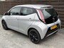 Toyota Aygo 1.0 VVT-i x-play / AC / CAMERA / GR.SCHERM / NAP
