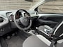 Toyota Aygo 1.0 VVT-i x-play / AC / CAMERA / GR.SCHERM / NAP