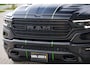 Dodge Ram LIMITED 5.7 V8 HEMI | TOP STAAT | BOM VOL | HUD | LUCHTVERING | STRIPING | BREDE WIELEN | OPEN UITLAAT KLEP | ADAPTIVE | PANO | DC | CREW CAB | DUBBELE CABINE | 5 PERSOONS |
