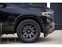Dodge Ram LIMITED 5.7 V8 HEMI | TOP STAAT | BOM VOL | HUD | LUCHTVERING | STRIPING | BREDE WIELEN | OPEN UITLAAT KLEP | ADAPTIVE | PANO | DC | CREW CAB | DUBBELE CABINE | 5 PERSOONS |