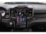 Dodge Ram LIMITED 5.7 V8 HEMI | TOP STAAT | BOM VOL | HUD | LUCHTVERING | STRIPING | BREDE WIELEN | OPEN UITLAAT KLEP | ADAPTIVE | PANO | DC | CREW CAB | DUBBELE CABINE | 5 PERSOONS |