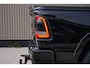 Dodge Ram LIMITED 5.7 V8 HEMI | TOP STAAT | BOM VOL | HUD | LUCHTVERING | STRIPING | BREDE WIELEN | OPEN UITLAAT KLEP | ADAPTIVE | PANO | DC | CREW CAB | DUBBELE CABINE | 5 PERSOONS |