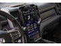 Dodge Ram LIMITED 5.7 V8 HEMI | TOP STAAT | BOM VOL | HUD | LUCHTVERING | STRIPING | BREDE WIELEN | OPEN UITLAAT KLEP | ADAPTIVE | PANO | DC | CREW CAB | DUBBELE CABINE | 5 PERSOONS |