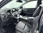 Hyundai Kona Electric EV Premium Sky 64 kWh | SoH 95% | WLTP 484km | 3-fasen | Warmtepomp | Schuifdak | Stoelventilatie | Leer | Head-up display |