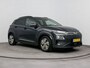Hyundai Kona Electric EV Premium Sky 64 kWh | SoH 95% | WLTP 484km | 3-fasen | Warmtepomp | Schuifdak | Stoelventilatie | Leer | Head-up display |