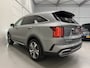 Kia Sorento 1.6 T-GDI Plug-in Hybrid 4WD ExecutiveLine 46DKM/PANO/VOL-LEER/360CAMERA/BOSE/LED/SOH 98%/ACC/DRIVE MODE/VIRTUAL/SFEER/KEYLESS/NIVEAUREGELING/19"/PRIVACY/STAHLGRAU-METALLIC/NET OH BEURT GEHAD BIJ KIA DEALER/FABRIEKS-GARANTIE T/M 2030