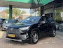 Toyota RAV4 2.5 Hybrid First Edition APPLE CARPL./ANDROID AUTO | DODEHOEK DETECTIE | CAMERA | LED KOPLAMPEN | NAVIGATIE | KEYLESS ENTRY/GO | PARKEREN SENSOREN | STUURVERWARMING | STOELVERWARMING | VOORRUIT VERWARMING |