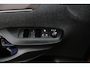 Toyota Yaris Cross 1.5 Hybrid Executive | Leder-Stoffen bekleding | Trekhaak | Stoelverwarming | Parkeersensoren |