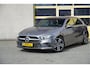Mercedes-Benz A-klasse 180 Automaat! 5drs Business Solution Luxury BJ2021 Lmv 17" | Led V+A | Pdc | Elek. trekhaak | Achteruitrijcamera | App-Connect | Navi | Virtual cockpit | Sfeerverlichting | Cruise control | Lederen bekleding | Sportstoelen | Verwarmde voorstoelen