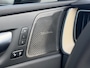 Volvo XC60 2.0 T6 Plug-in hybrid AWD Ultra Dark / Luchtvering/ Head up display/ 360 camera /Panorama dak / Trekhaak/ Harman & Kardon / Stoelverwarming /