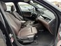 BMW X1 sDrive20i xLine Leder Panoramadak HiFi Pakket Head-Up Display PDC Afn. Trekhaak Sportstoelen 4S Banden