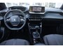 Peugeot 2008 1.2 130PK ALLURE PACK | TREKHAAK AFNEEMBAAR | NAVIGATIE 10" TOUCHSCREEN | APPLE CARPLAY/ANDROID AUTO | ACHTERUITRIJ CAMERA | 3-D INSTRUMENTENPANEEL | CLIMATE CONTROL | CRUISE CONTROL | KEYLESS ENTRY / START | 17" LICHTMETALEN VELGEN |