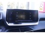 Peugeot 2008 1.2 130PK ALLURE PACK | TREKHAAK AFNEEMBAAR | NAVIGATIE 10" TOUCHSCREEN | APPLE CARPLAY/ANDROID AUTO | ACHTERUITRIJ CAMERA | 3-D INSTRUMENTENPANEEL | CLIMATE CONTROL | CRUISE CONTROL | KEYLESS ENTRY / START | 17" LICHTMETALEN VELGEN |